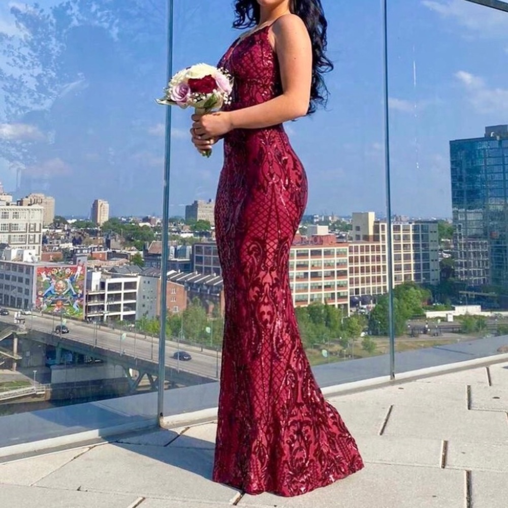 Windsor Burgundy Prom Dress Size Small